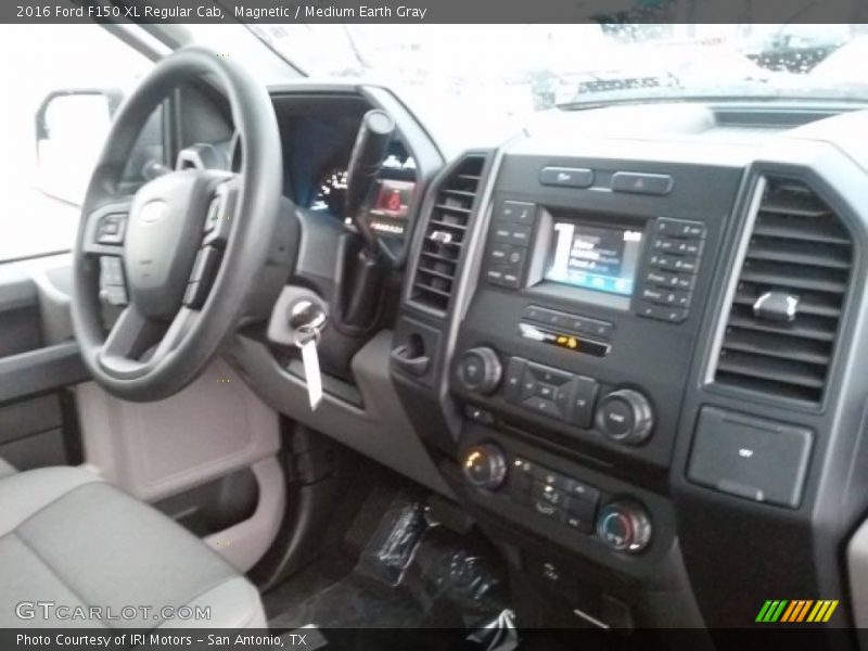 Magnetic / Medium Earth Gray 2016 Ford F150 XL Regular Cab