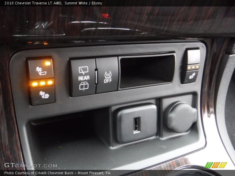 Summit White / Ebony 2016 Chevrolet Traverse LT AWD