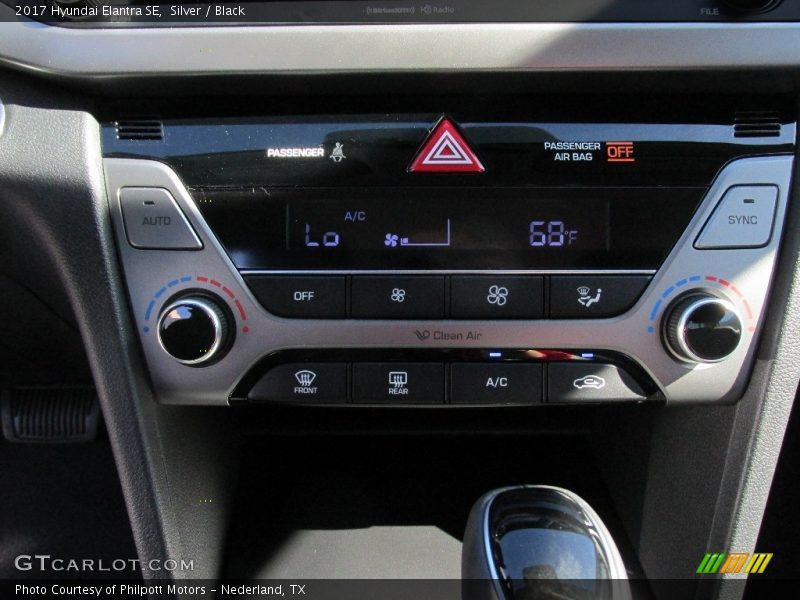 Silver / Black 2017 Hyundai Elantra SE