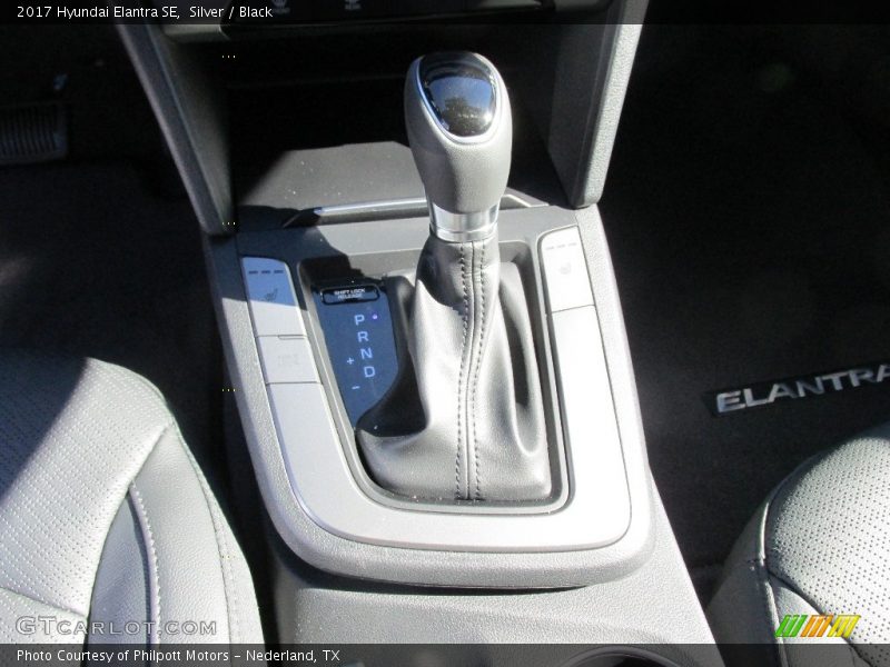 Silver / Black 2017 Hyundai Elantra SE