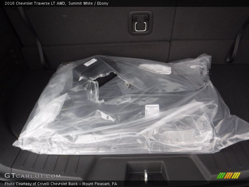 Summit White / Ebony 2016 Chevrolet Traverse LT AWD