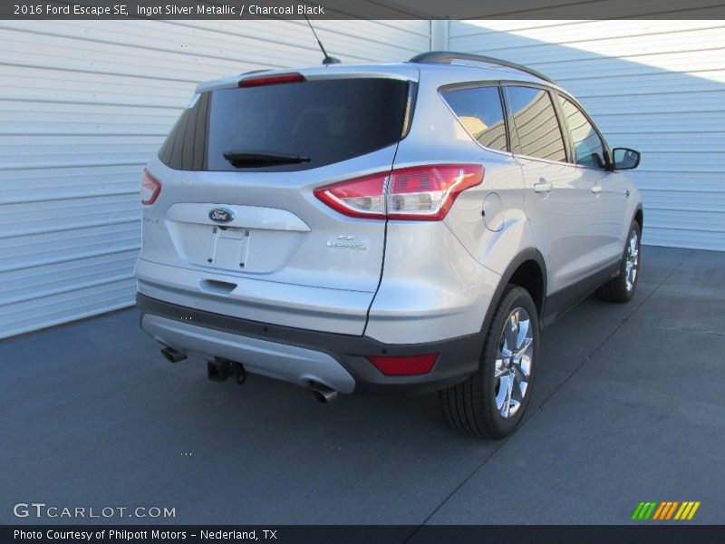 Ingot Silver Metallic / Charcoal Black 2016 Ford Escape SE