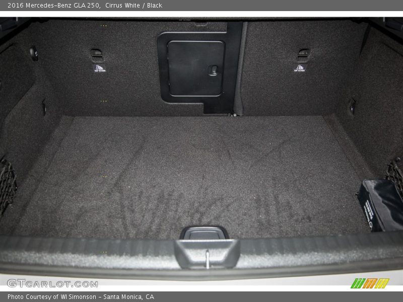 Cirrus White / Black 2016 Mercedes-Benz GLA 250
