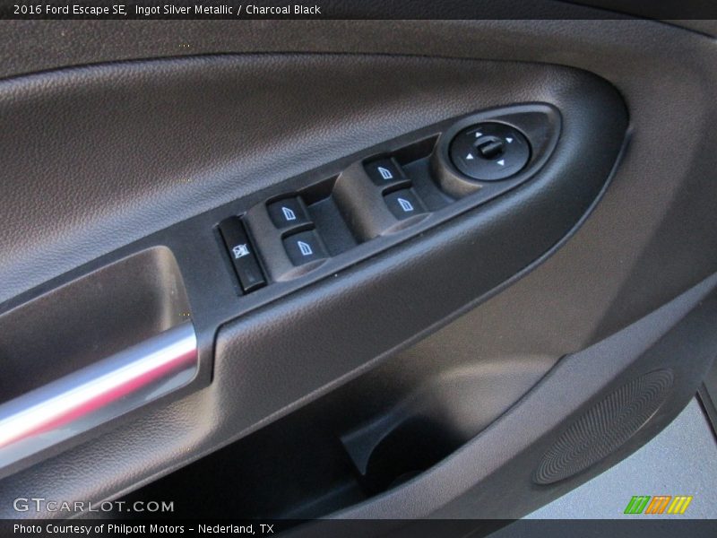 Ingot Silver Metallic / Charcoal Black 2016 Ford Escape SE