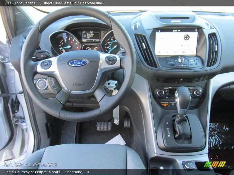 Ingot Silver Metallic / Charcoal Black 2016 Ford Escape SE