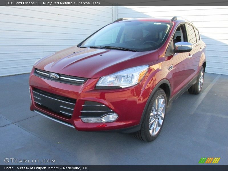 Ruby Red Metallic / Charcoal Black 2016 Ford Escape SE