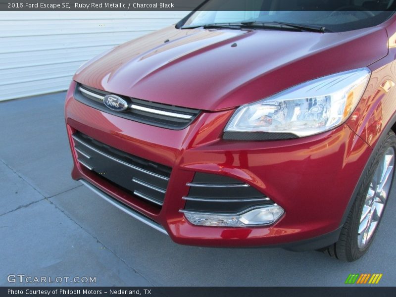 Ruby Red Metallic / Charcoal Black 2016 Ford Escape SE