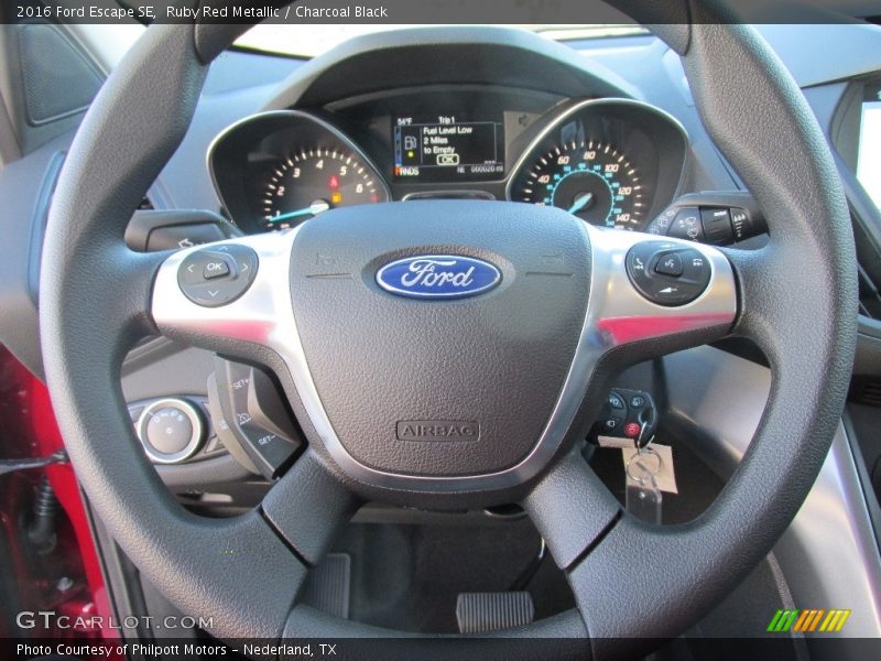 Ruby Red Metallic / Charcoal Black 2016 Ford Escape SE