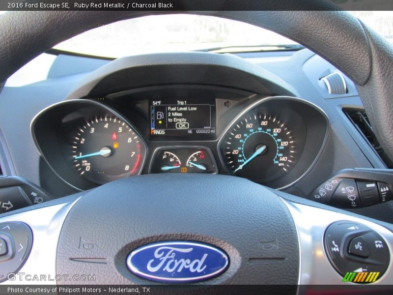Ruby Red Metallic / Charcoal Black 2016 Ford Escape SE