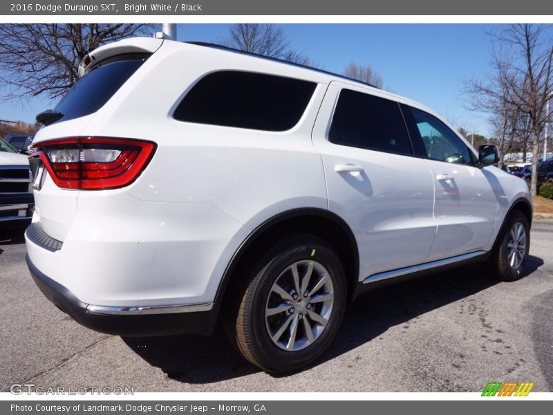 Bright White / Black 2016 Dodge Durango SXT
