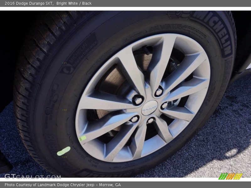 Bright White / Black 2016 Dodge Durango SXT