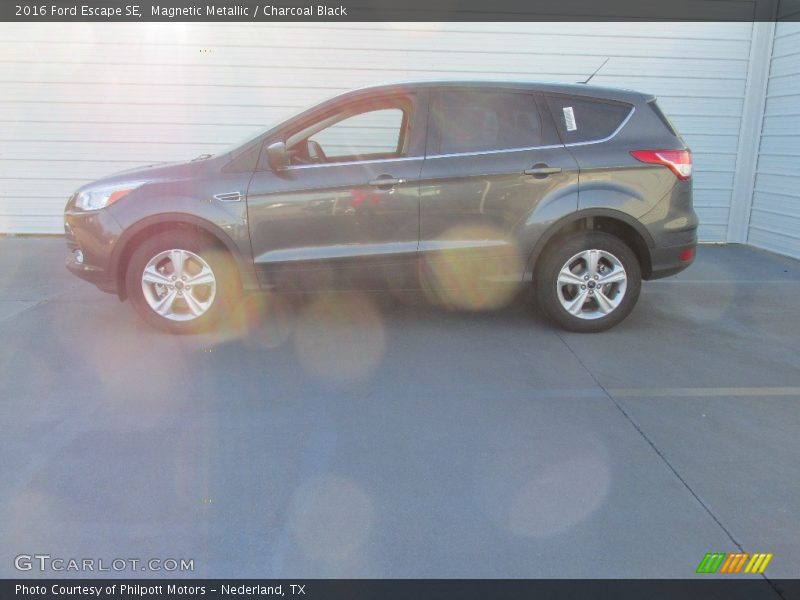 Magnetic Metallic / Charcoal Black 2016 Ford Escape SE