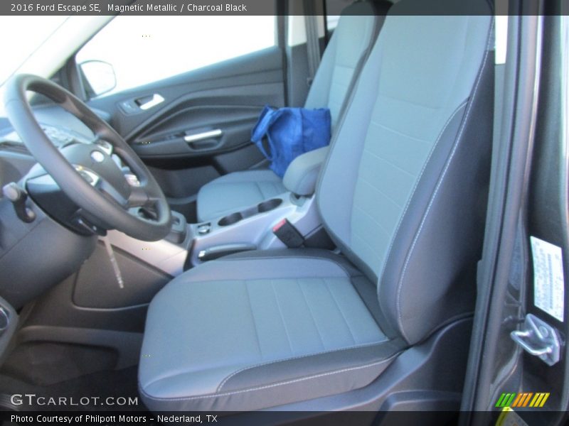 Magnetic Metallic / Charcoal Black 2016 Ford Escape SE