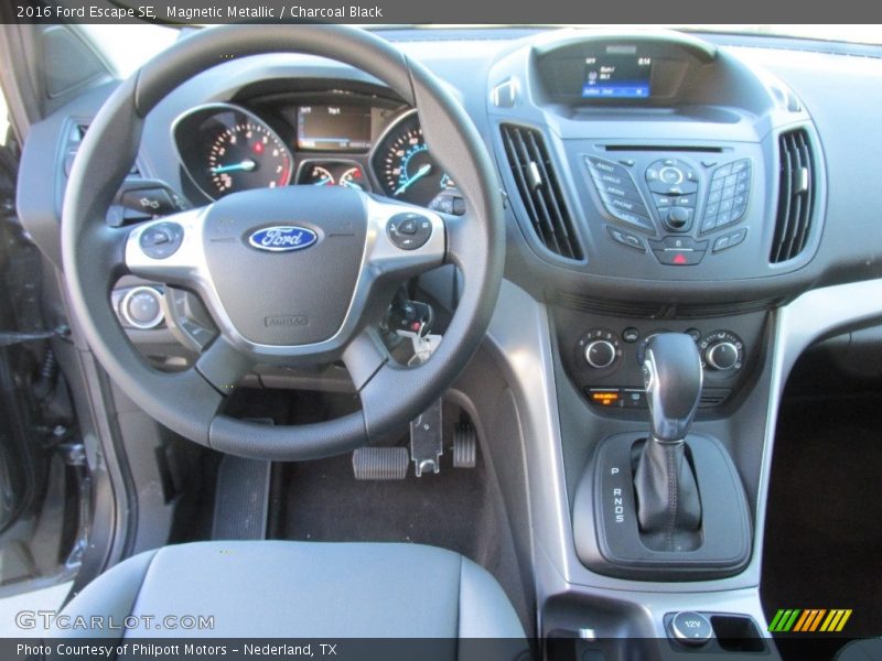Magnetic Metallic / Charcoal Black 2016 Ford Escape SE
