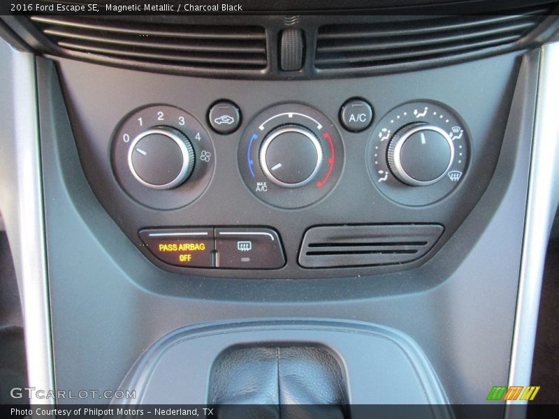 Magnetic Metallic / Charcoal Black 2016 Ford Escape SE