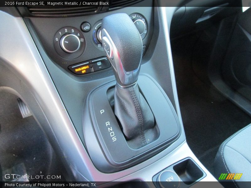 Magnetic Metallic / Charcoal Black 2016 Ford Escape SE