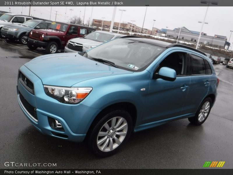 Front 3/4 View of 2011 Outlander Sport SE 4WD
