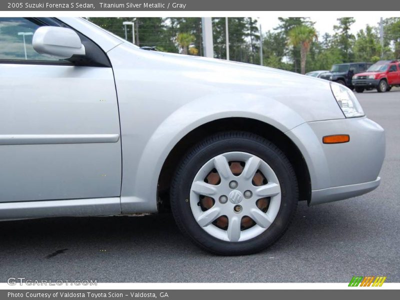 Titanium Silver Metallic / Gray 2005 Suzuki Forenza S Sedan