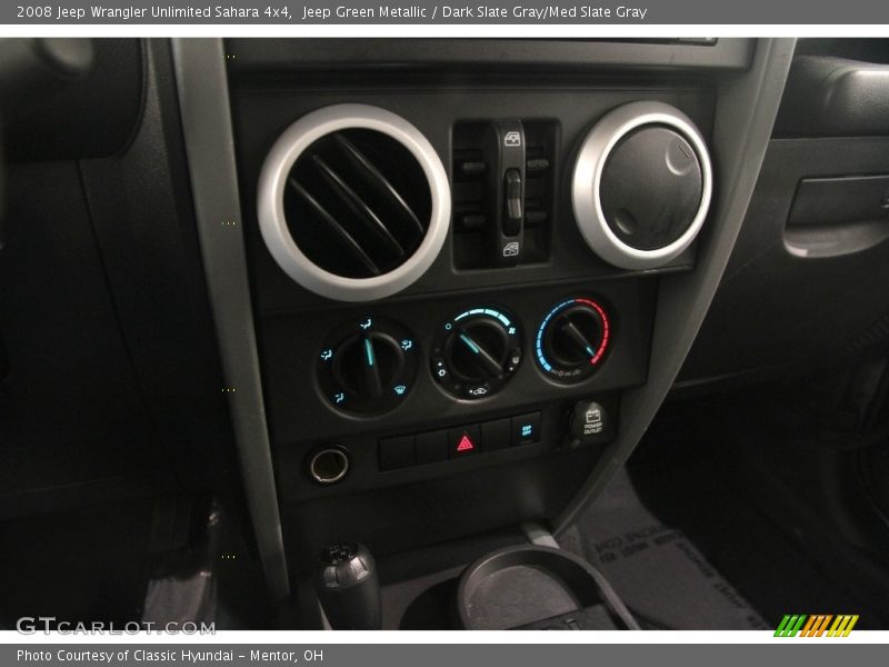 Controls of 2008 Wrangler Unlimited Sahara 4x4
