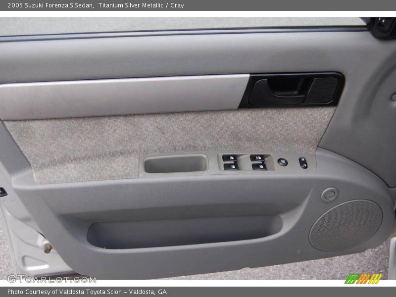 Titanium Silver Metallic / Gray 2005 Suzuki Forenza S Sedan