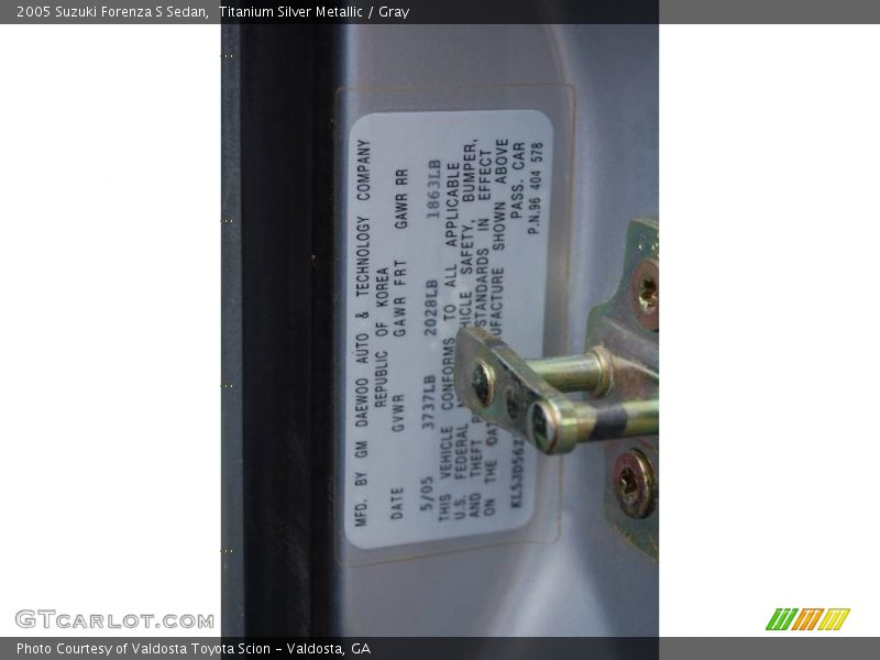 Titanium Silver Metallic / Gray 2005 Suzuki Forenza S Sedan