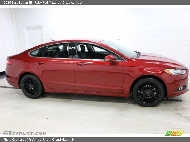 Ruby Red Metallic / Charcoal Black 2016 Ford Fusion SE