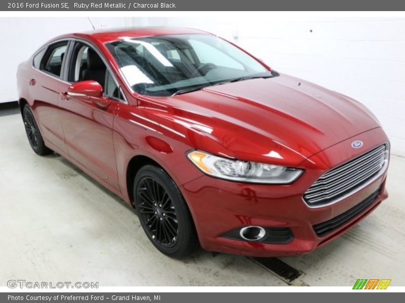 Ruby Red Metallic / Charcoal Black 2016 Ford Fusion SE