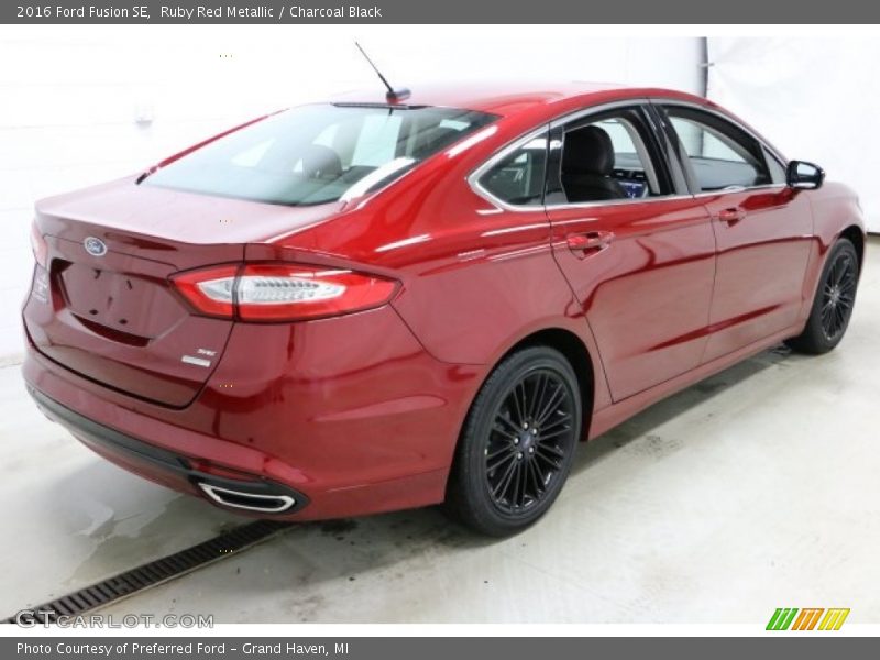 Ruby Red Metallic / Charcoal Black 2016 Ford Fusion SE