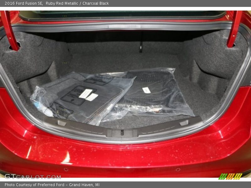 Ruby Red Metallic / Charcoal Black 2016 Ford Fusion SE