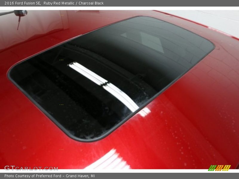 Ruby Red Metallic / Charcoal Black 2016 Ford Fusion SE