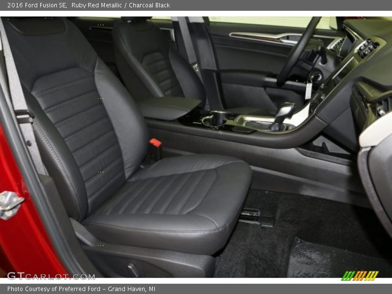 Ruby Red Metallic / Charcoal Black 2016 Ford Fusion SE