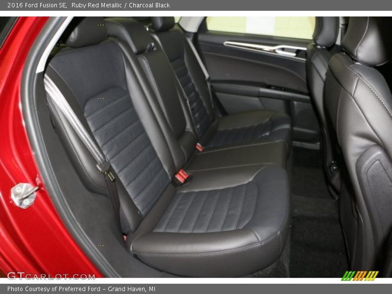 Ruby Red Metallic / Charcoal Black 2016 Ford Fusion SE
