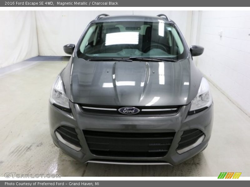 Magnetic Metallic / Charcoal Black 2016 Ford Escape SE 4WD