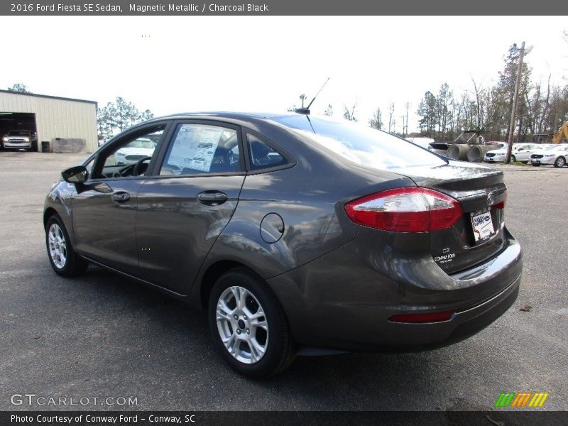 Magnetic Metallic / Charcoal Black 2016 Ford Fiesta SE Sedan