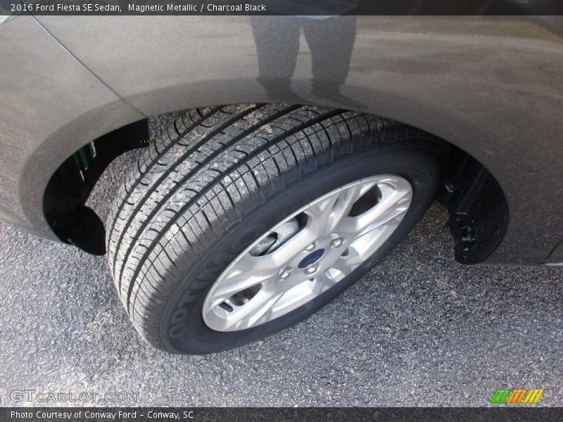Magnetic Metallic / Charcoal Black 2016 Ford Fiesta SE Sedan