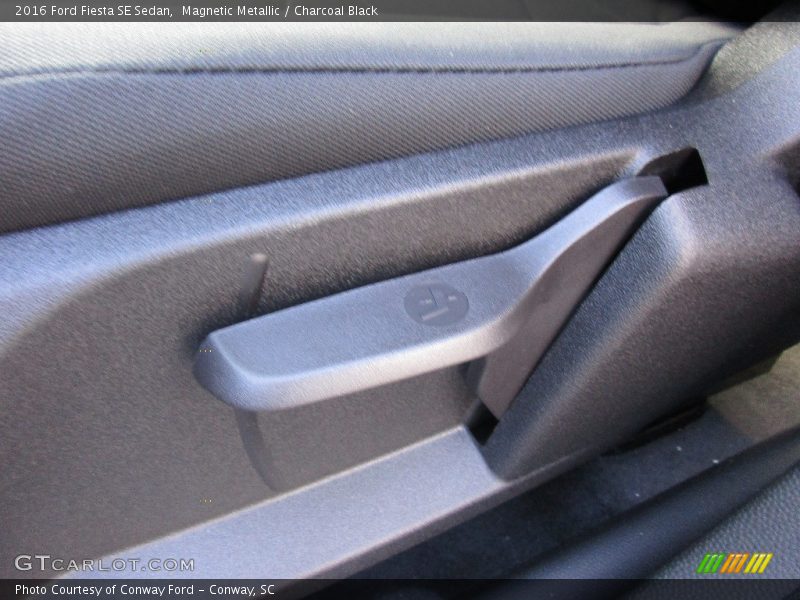 Magnetic Metallic / Charcoal Black 2016 Ford Fiesta SE Sedan