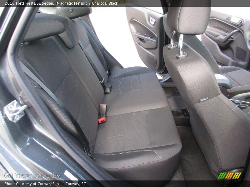 Magnetic Metallic / Charcoal Black 2016 Ford Fiesta SE Sedan