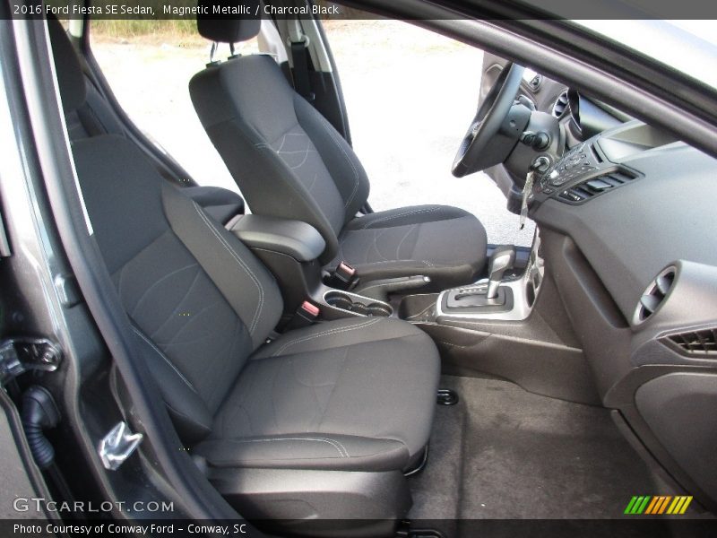 Magnetic Metallic / Charcoal Black 2016 Ford Fiesta SE Sedan