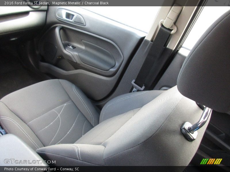 Magnetic Metallic / Charcoal Black 2016 Ford Fiesta SE Sedan