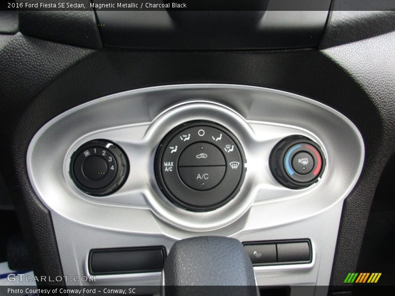 Magnetic Metallic / Charcoal Black 2016 Ford Fiesta SE Sedan