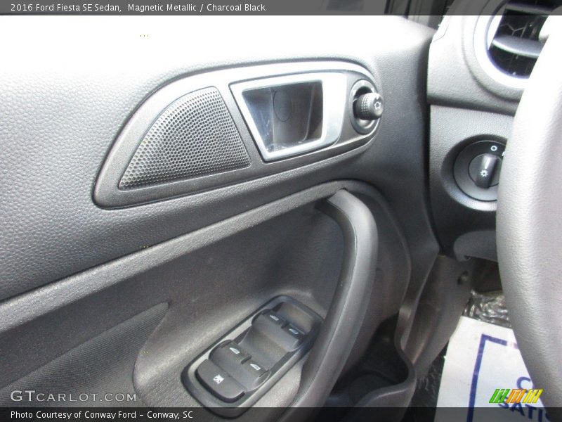 Magnetic Metallic / Charcoal Black 2016 Ford Fiesta SE Sedan