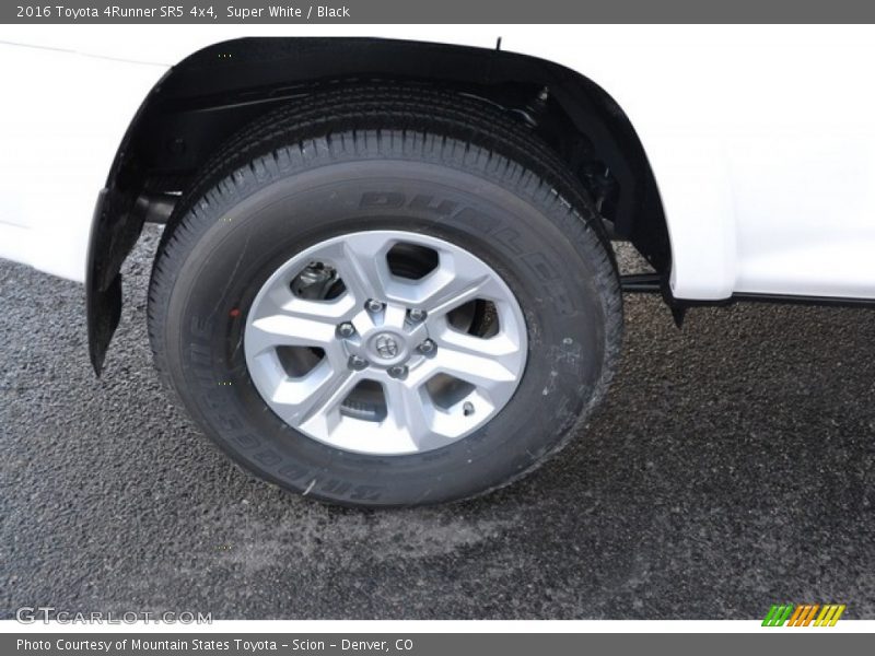 Super White / Black 2016 Toyota 4Runner SR5 4x4