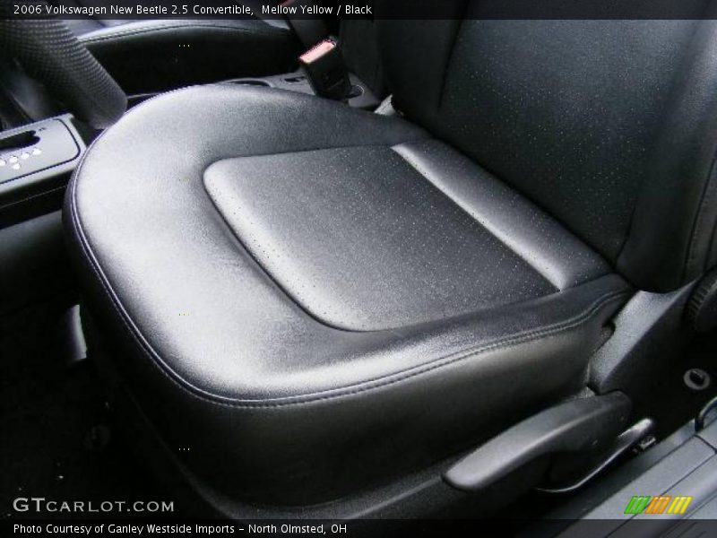 Mellow Yellow / Black 2006 Volkswagen New Beetle 2.5 Convertible