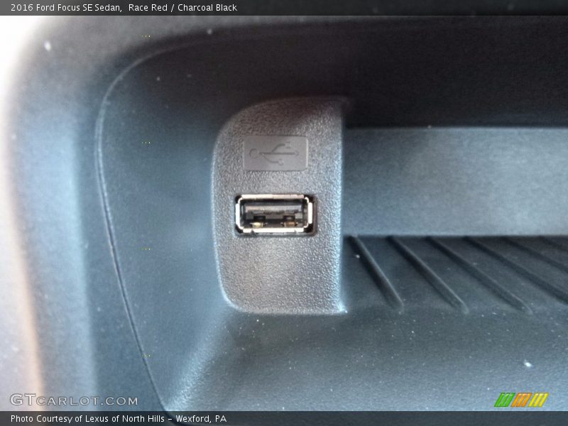 Race Red / Charcoal Black 2016 Ford Focus SE Sedan
