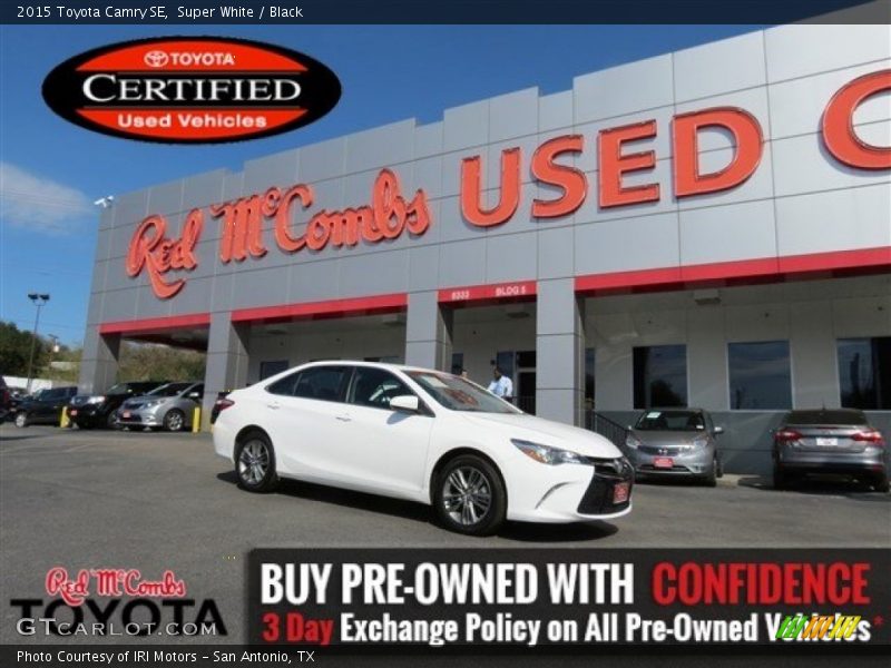 Super White / Black 2015 Toyota Camry SE