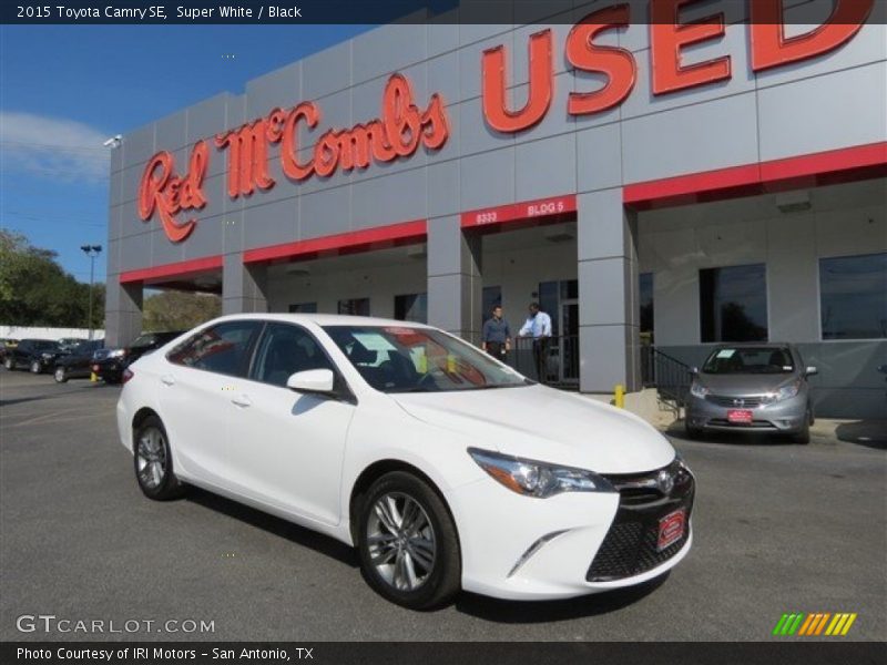 Super White / Black 2015 Toyota Camry SE