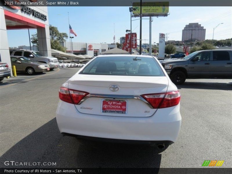 Super White / Black 2015 Toyota Camry SE