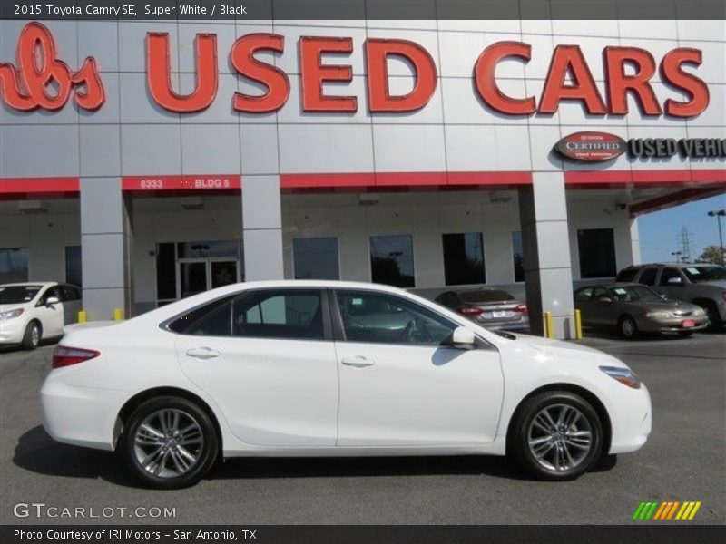 Super White / Black 2015 Toyota Camry SE