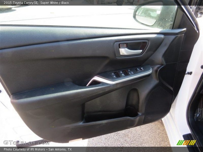 Super White / Black 2015 Toyota Camry SE