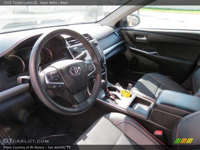 Super White / Black 2015 Toyota Camry SE
